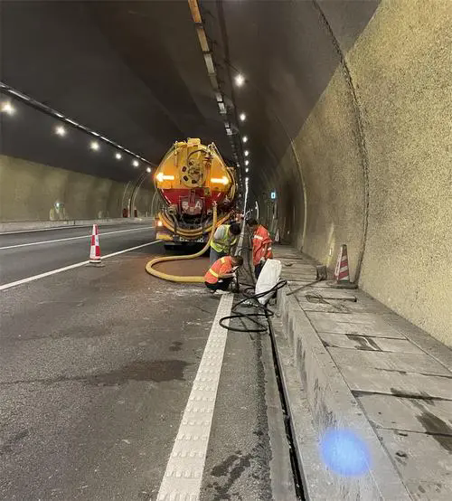 肇州隧道排水渠清淤